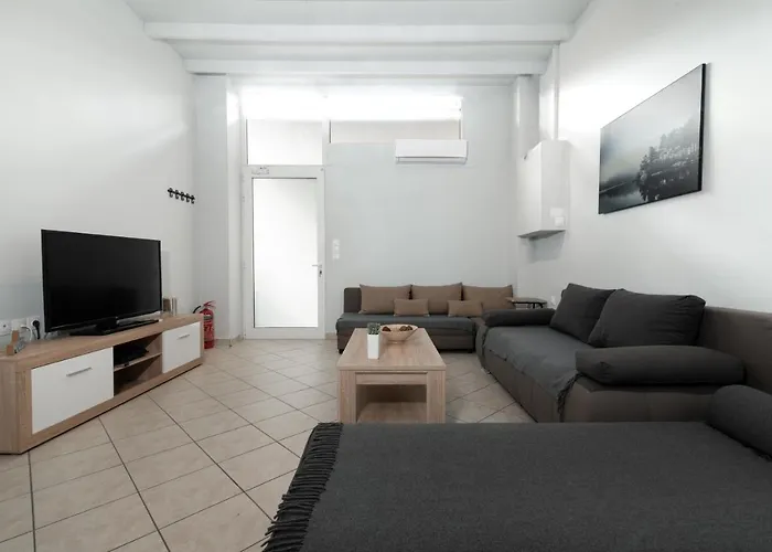 Spacious Apartment-600M From The Subway